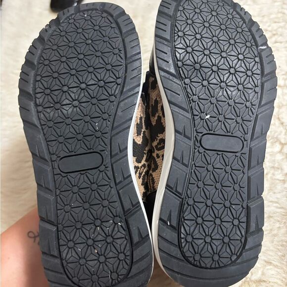 Vince Camuto Black and Tan Leopard Print Sneakers with Chunky Sole - Picture 5 of 8